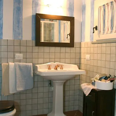 Alice Del Lago Country House Farm stay Pistoia