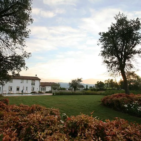 Alice Del Lago Country House Farm stay *